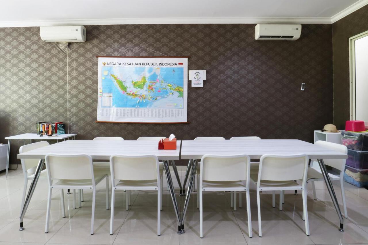 Homiestay Jakarta Exterior photo