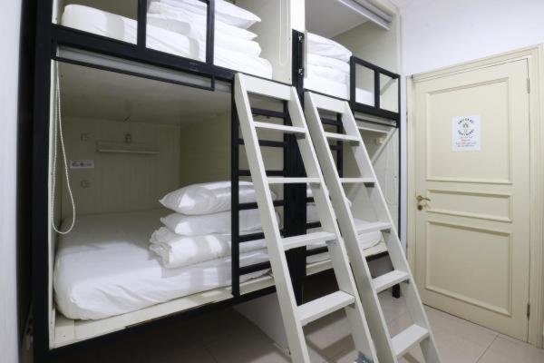 Homiestay Jakarta Exterior photo