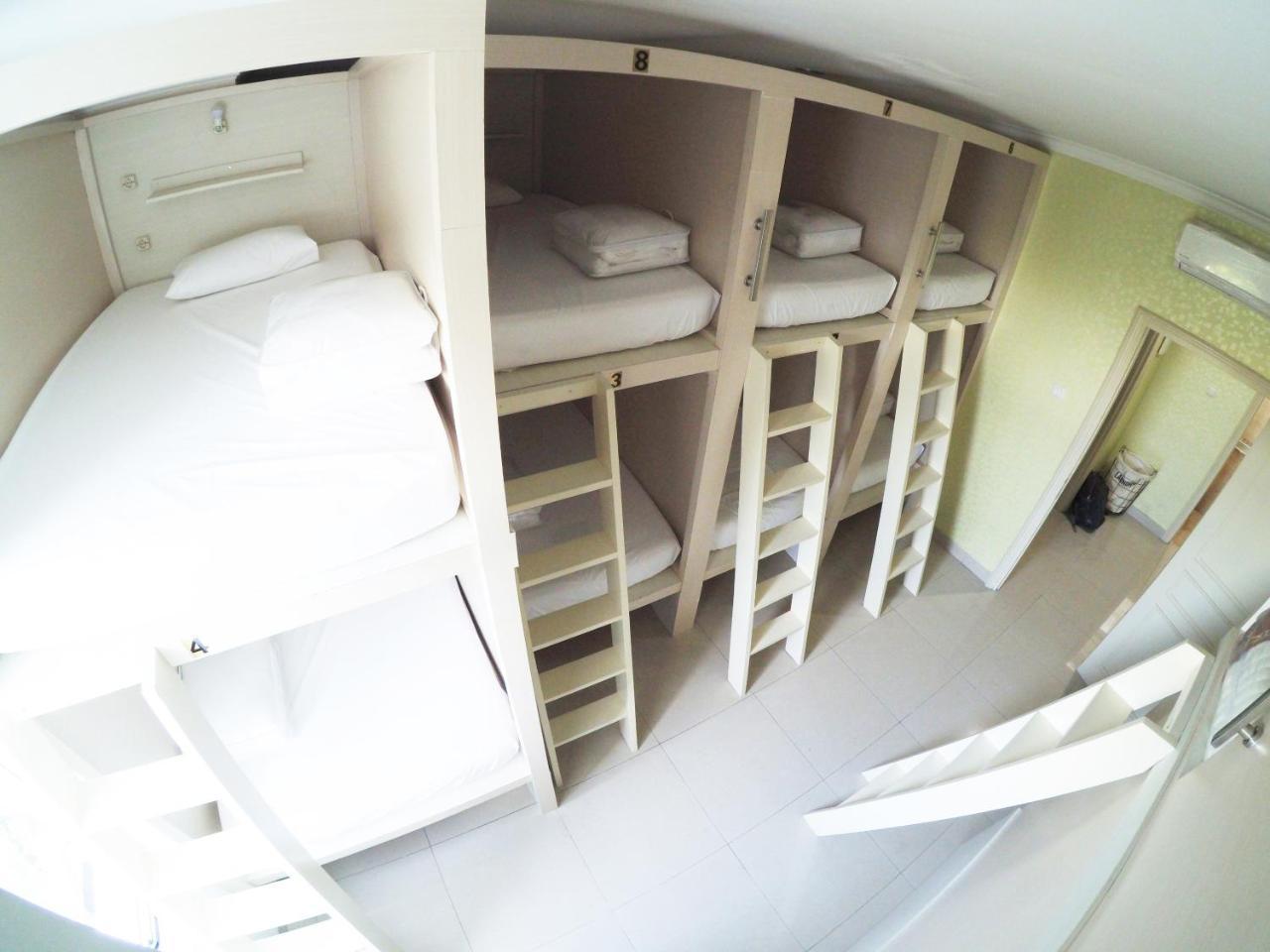 Homiestay Jakarta Exterior photo